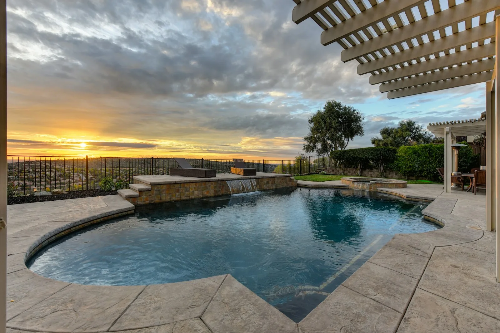 Villa classica con piscina panoramica — foto 1